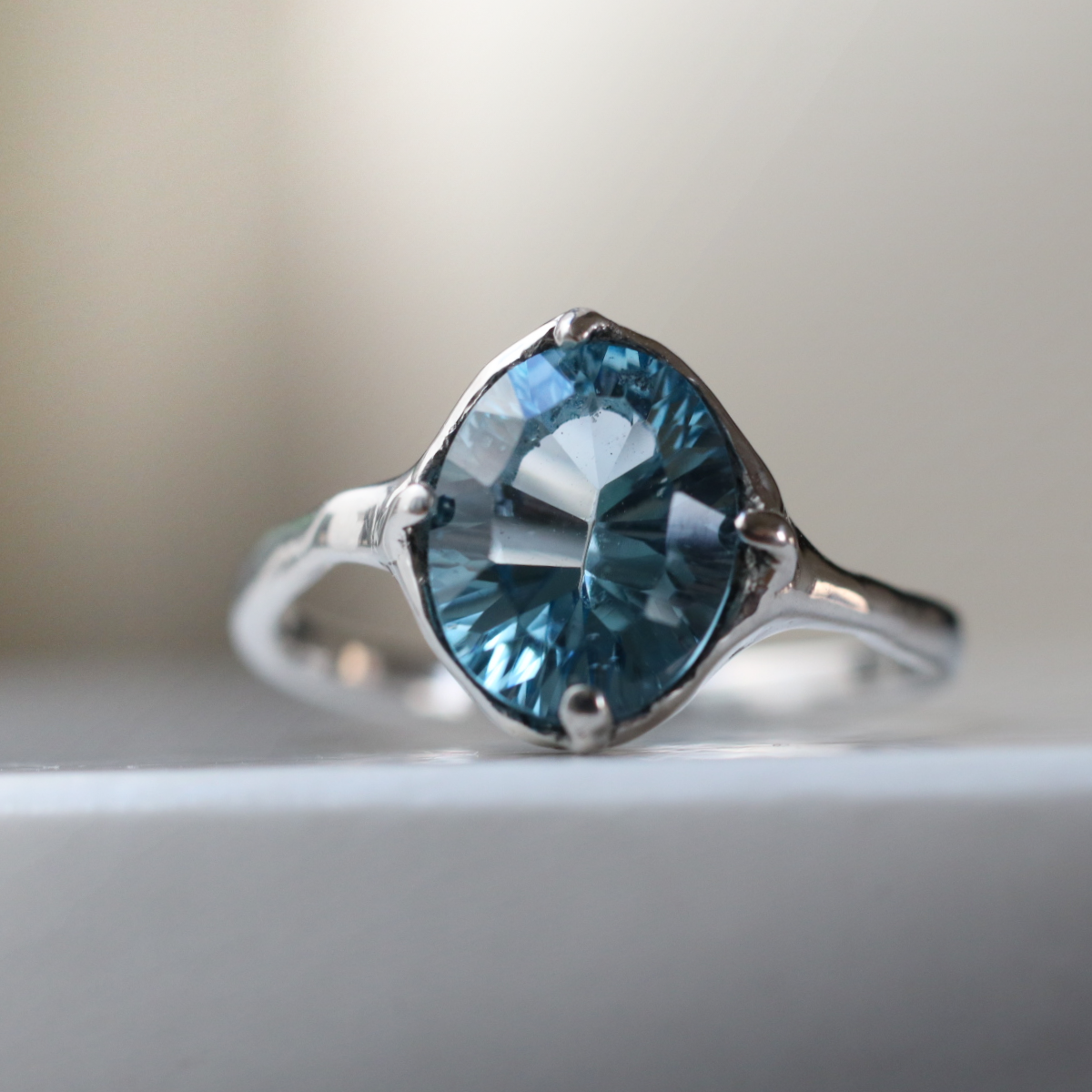 [ One of a kind ] Concave London Blue Topaz / Pt900